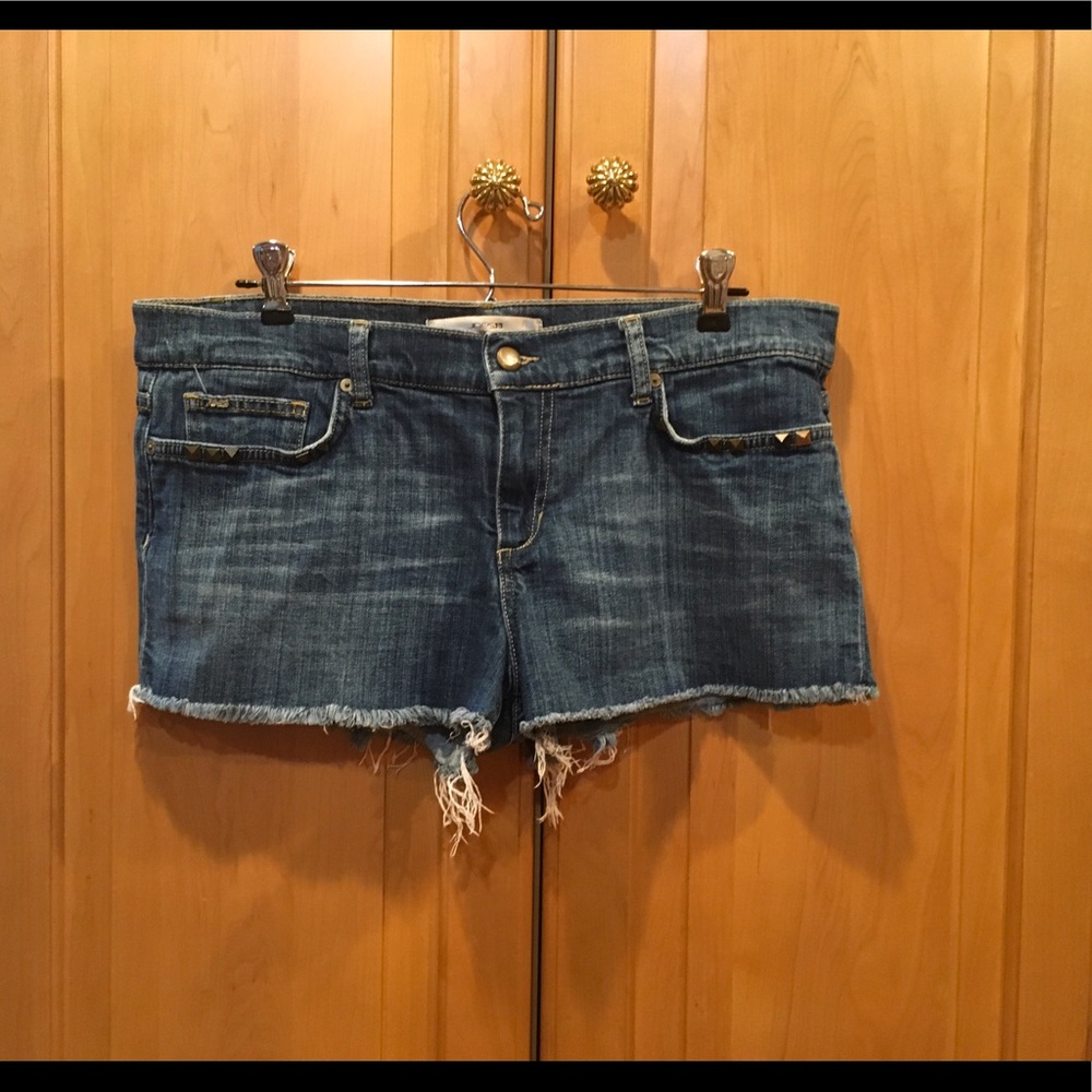 ❗️SOLD❗️Joe’s Jeans Fit Raw Edge Hem Shorts
